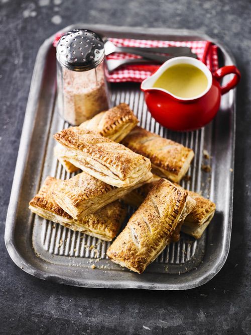 Caramelised apple pie with vanilla coffee custard