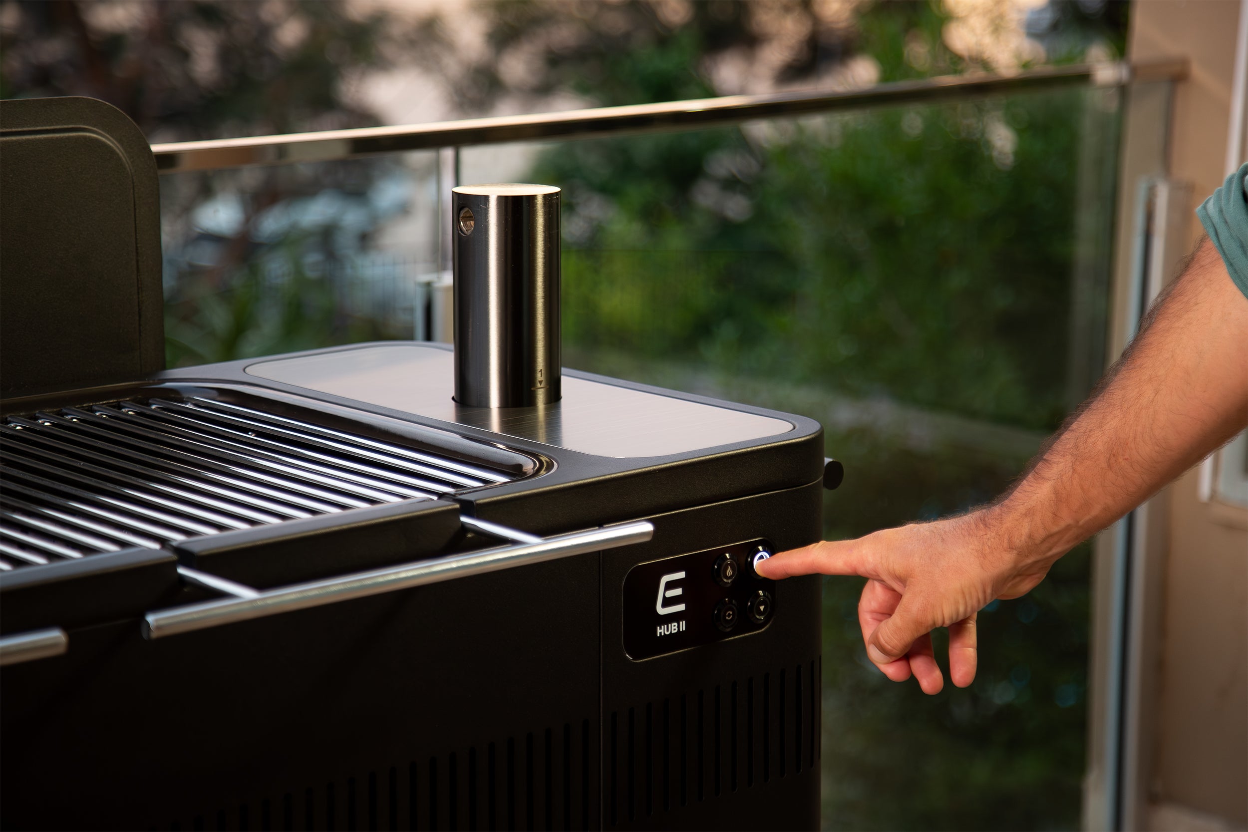 HUB II Ultimate Charcoal Grill | Everdure