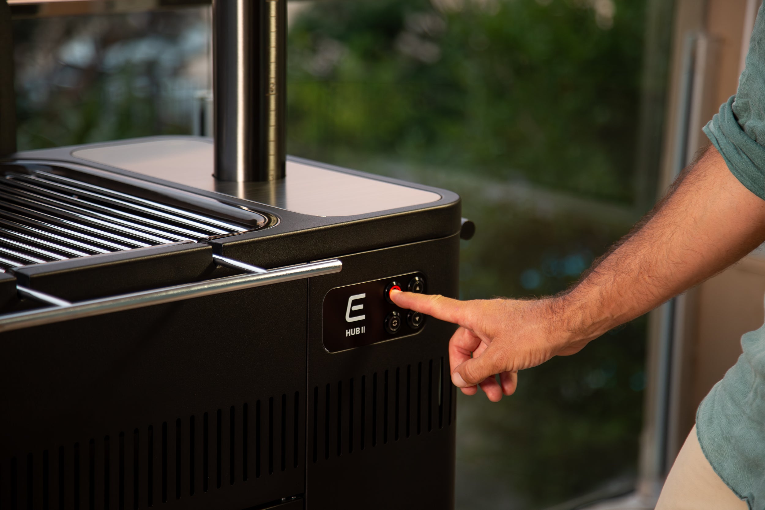 HUB II Ultimate Charcoal Grill | Everdure