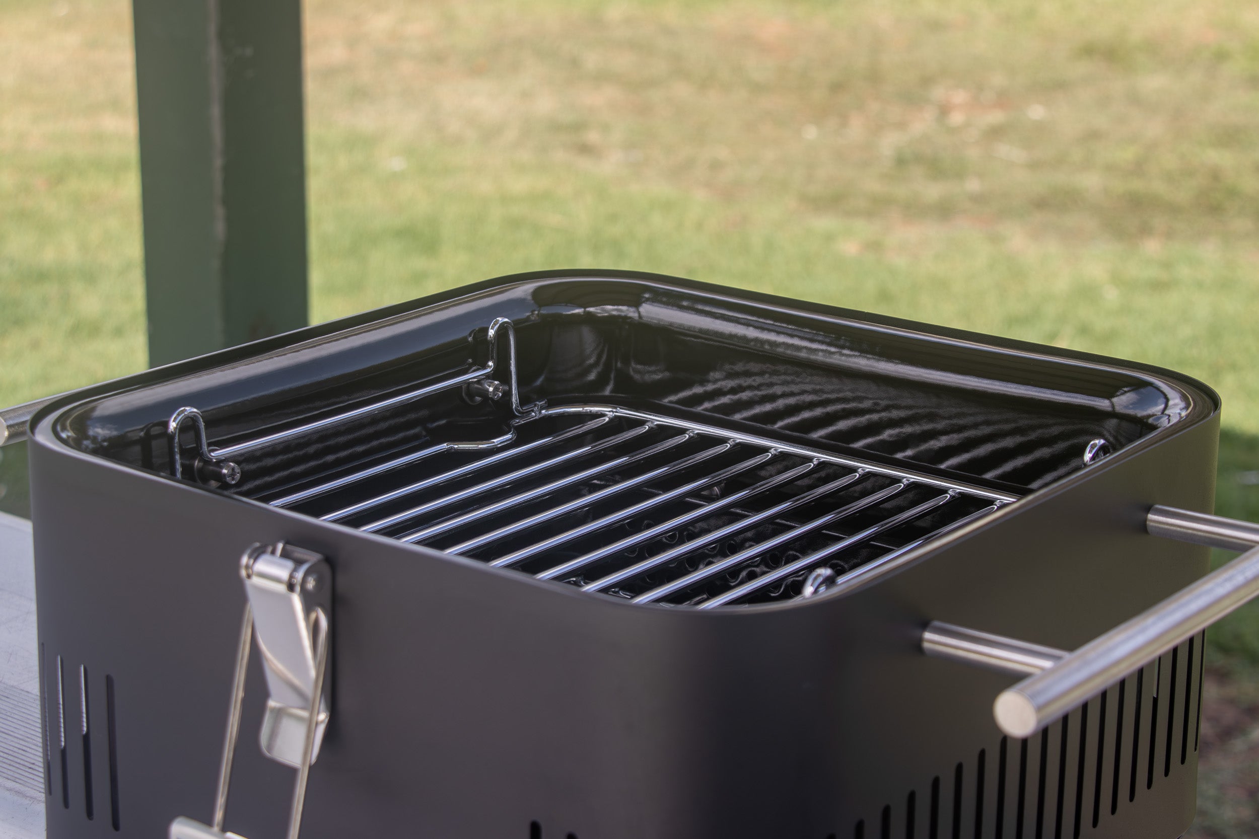 CUBE 360 Portable Charcoal BBQ | Everdure