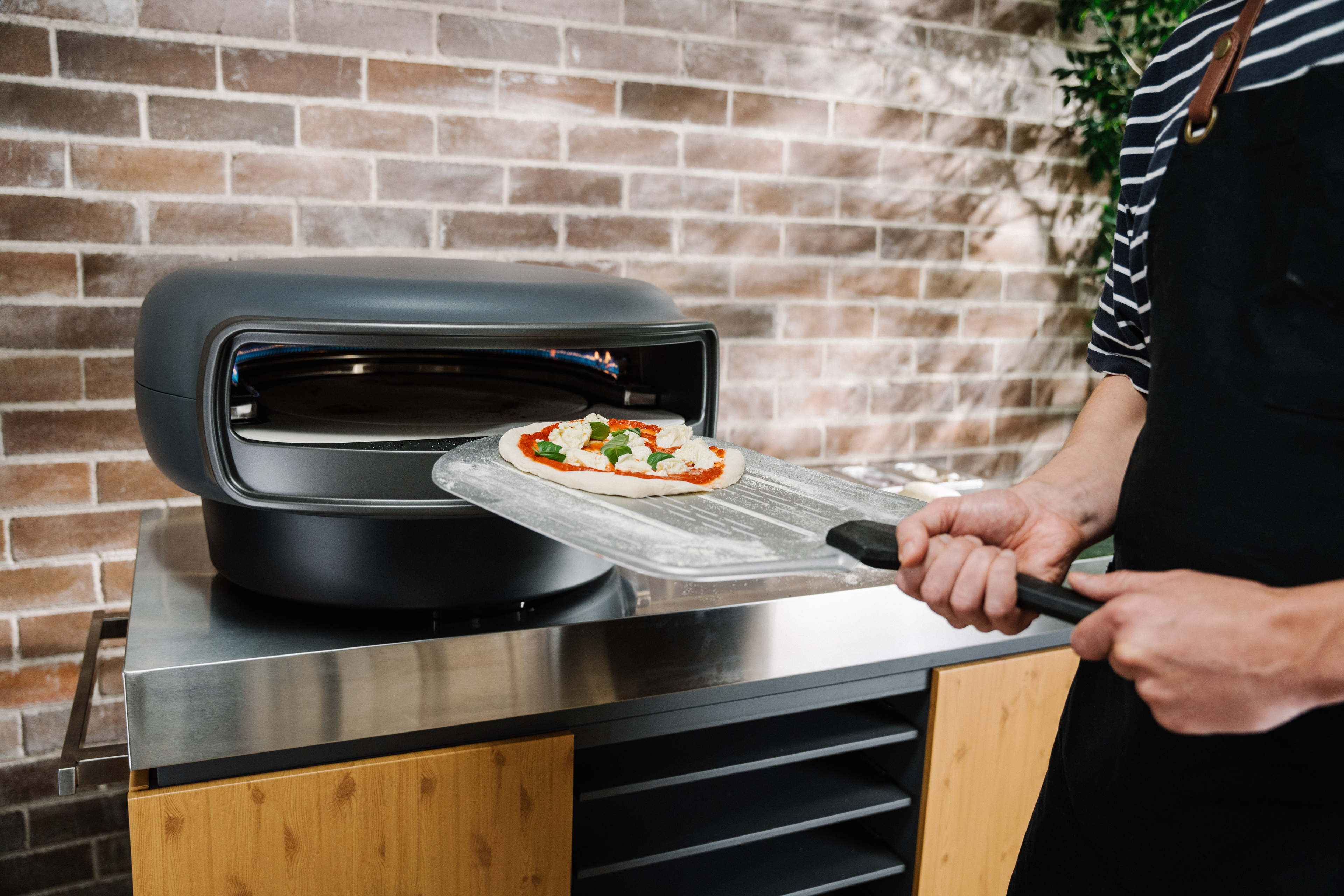 Load video: Cook pizza in your KILN R Series